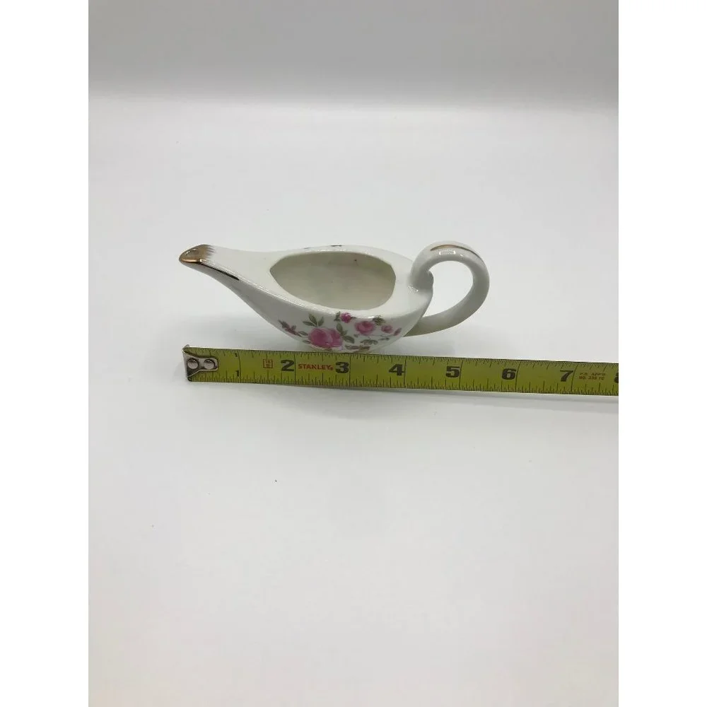 Vintage made in Japan small porcelain gravy/sauce boat.